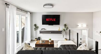Central Luxury Inner-City Home with A/C | King Beds | Fast wifi | Sleeps 10