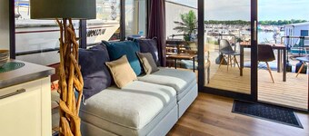 Cozy ship in Ophoven with lake view