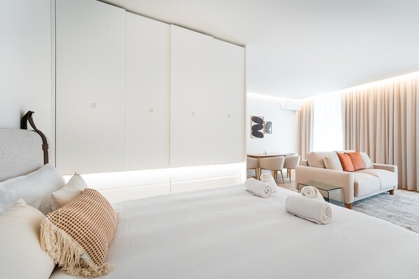 Iron/ironing board, Internet, bed sheets - GuestReady - Contemporary Elegant Home in Porto (Porto)