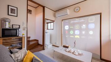 Basic Apartment | Living area