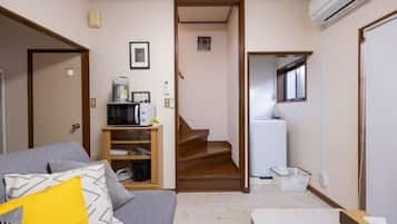 Basic Apartment | Living area