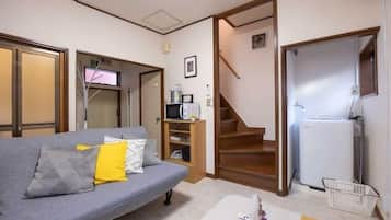 Basic Apartment | Living area