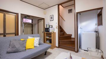 Basic Apartment | Living area