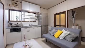 Basic Apartment | 2 bedrooms, iron/ironing board, free WiFi