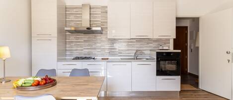 Oven, stovetop, dishwasher, coffee/tea maker