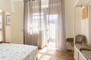1 bedroom, WiFi, bed sheets - GuestHost - Livorno Modern Apartment with Balcony! (Livorno)