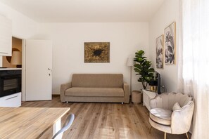 Living area - GuestHost - Livorno Modern Apartment with Balcony! (Livorno)