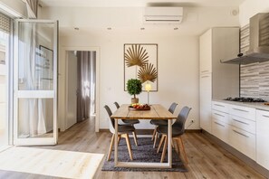 Dining - GuestHost - Livorno Modern Apartment with Balcony! (Livorno)