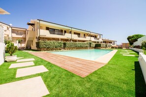 Pool - Palau - Lovely Apartment near the Beach! (Palau)