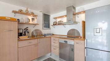 Réfrigérateur, micro-ondes, four, lave-vaisselle