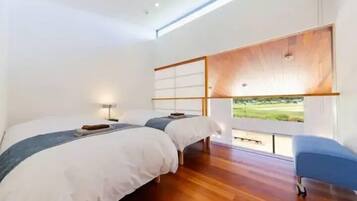 Design House | 2 bedrooms, iron/ironing board, free WiFi, bed sheets