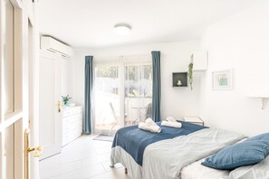 2 bedrooms, iron/ironing board, free WiFi, bed sheets