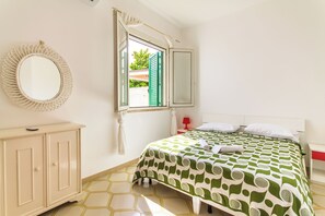 3 bedrooms, free WiFi, bed sheets - Casa del Mare with garden near the beach, Porto Cesareo, Italy (Porto Cesareo)
