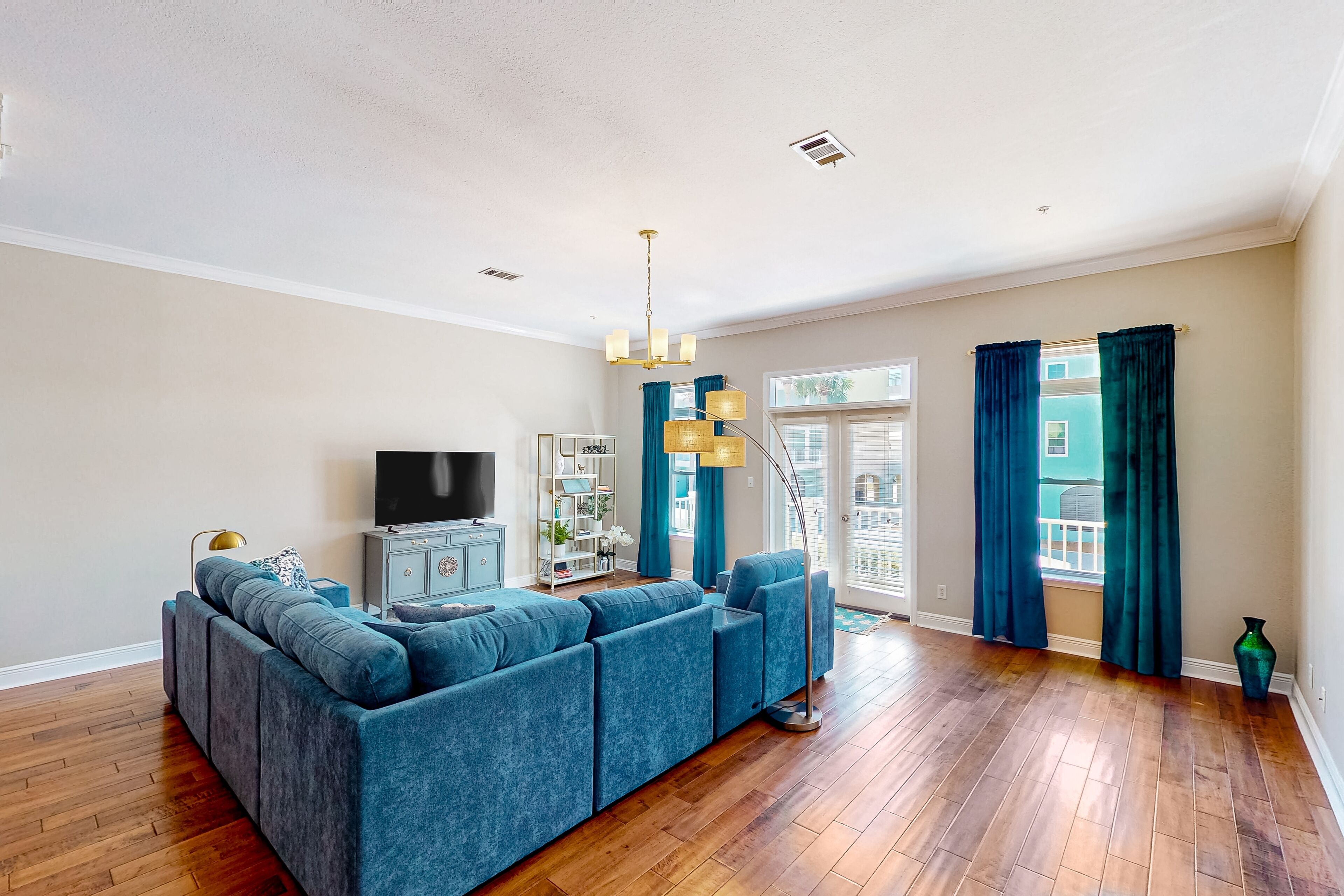 Stylish condo with tropical palm views, pool, tennis & beach access