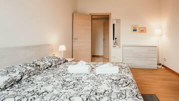 2 Schlafzimmer, BĂŒgeleisen/BĂŒgelbrett, kostenloses WLAN, BettwĂ€sche