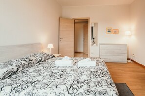 2 chambres, fer et planche à repasser, Wi-Fi gratuit, draps fournis