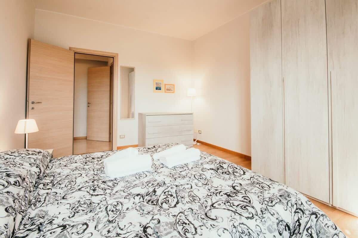 2 makuuhuonetta, silitysrauta/-lauta, ilmainen Wi-Fi, vuodevaatteet