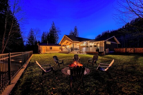 
Escape to The Antler House, a spacious rural retreat!