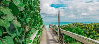 Two Bedroom, Ocean Front, Luxury Condo, Jensen Beach, FL  3974510