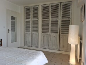 1 chambre, fer et planche à repasser, Wi-Fi gratuit, draps fournis