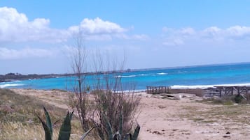 På stranden
