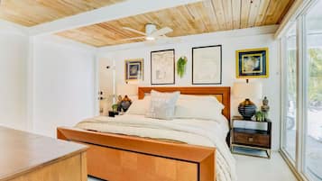 Desk, iron/ironing board, free WiFi, bed sheets