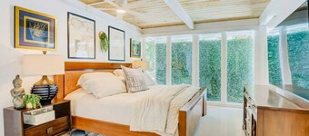 Zach’s Siesta Key Beach House|Pet Friendly| #1 Beach in USA