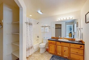 Hårføner, håndklær, såpe og sjampo