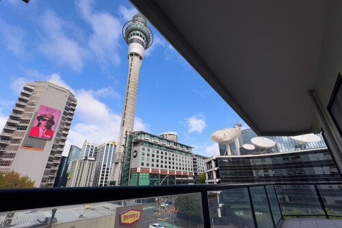 Two bedrooms Condo with Skytower View