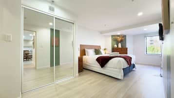 2 bedrooms, in-room safe, iron/ironing board, WiFi