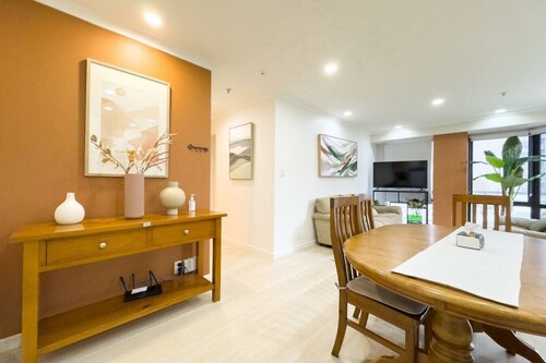 Two bedrooms Condo with Skytower View