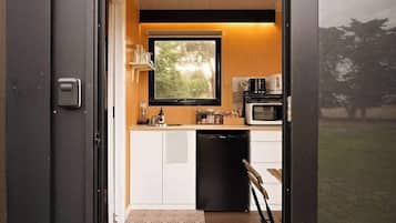 Kühlschrank, Mikrowelle, Herdplatte, Toaster