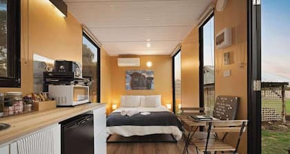 Lara Grove Cottage by Tiny Away