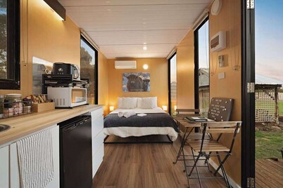 Lara Grove Cottage by Tiny Away