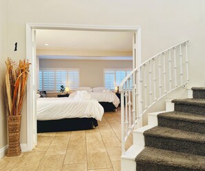 7 habitaciones, escritorio, tabla de planchar con plancha y wifi gratis 