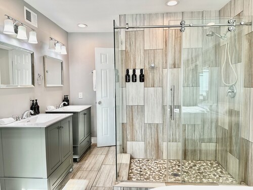 Luxury 7BR 5BA Villa Heated POOL & JACUZZI