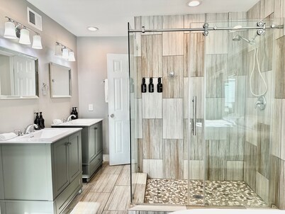 Luxury 7BR 5BA Villa Heated POOL & JACUZZI