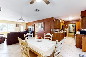 Interior - Snowbird & dog-friendly home with patio, grill, private beach access, bikes, W/D (Venice)