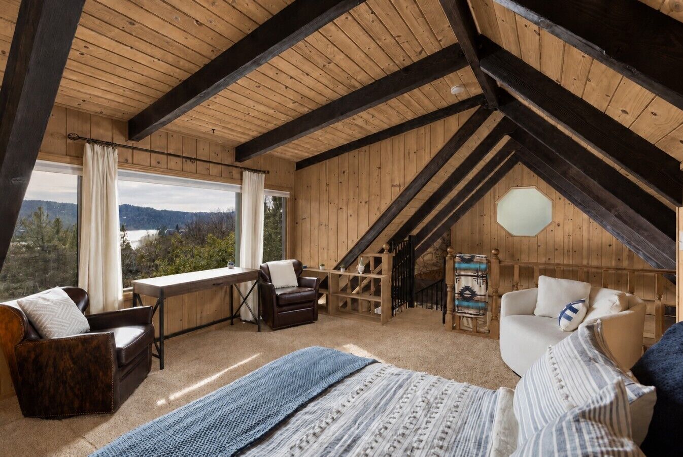 3 habitaciones, escritorio, tabla de planchar con plancha y wifi 
