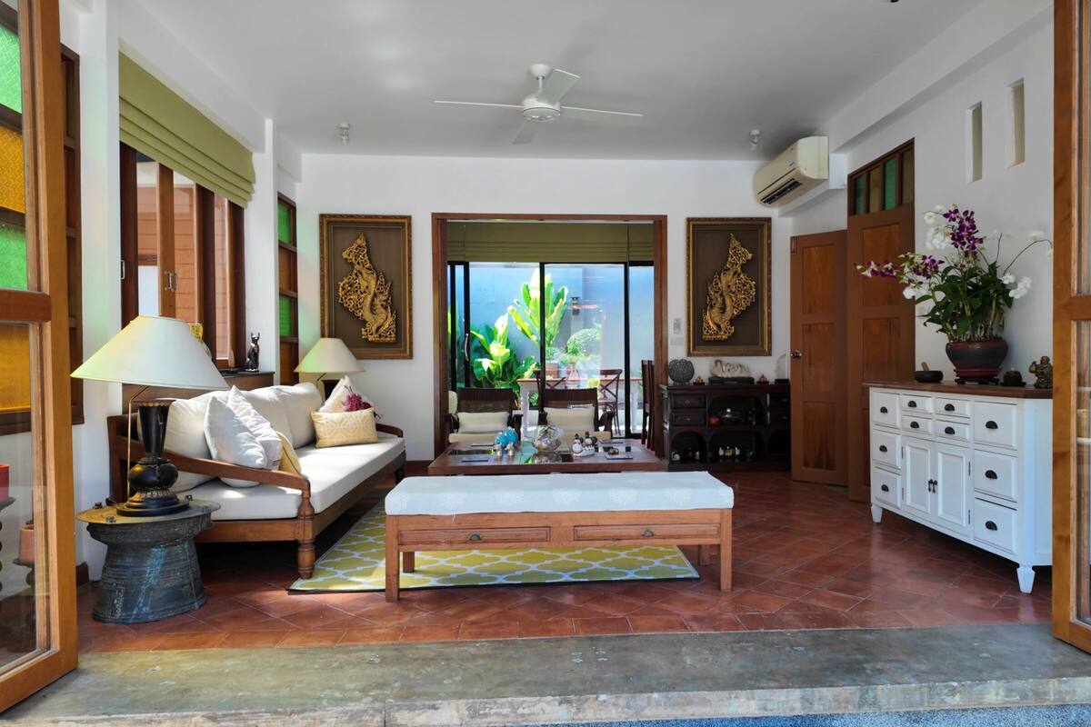 Villa Premium, 1 letto king, non fumatori, vista piscina | Area soggiorno | Libri