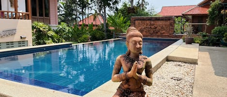 2 outdoor pools, sun loungers