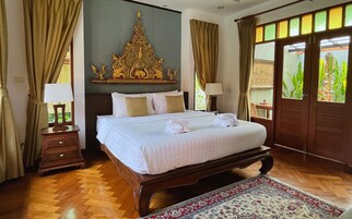 Comfort Villa, 1 King Bed, Kitchenette, Pool View | In-room safe, individually decorated, free cribs/infant beds