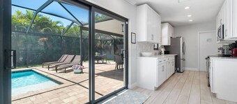 Desirable South End Location; Walk to Beach ~Family Fun w/South-Facing Pool, Beach Gear, WiFi & More