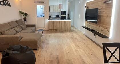 Complete rural house for 6 people in Pedralba (Valencia).