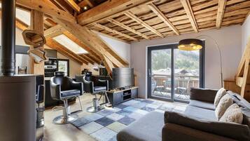Smart TV, fireplace, video games, stereo