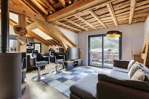 Smart TV, fireplace, video games, stereo