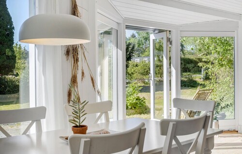 4 bedroom amazing home in Dronningmølle