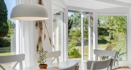 4 bedroom amazing home in Dronningmølle