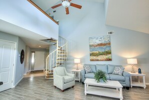 TV - Miramar Beach Condo | Hidden Dunes | Family Getaway | Fall Break (Miramar)