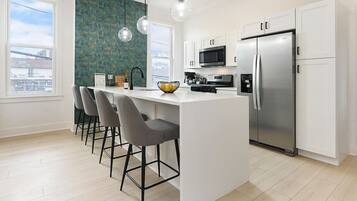 Refrigerador, microondas, horno, placa de cocina